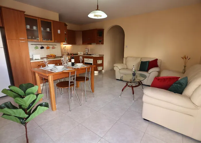 Mayfair Cosy 2Br Apartment