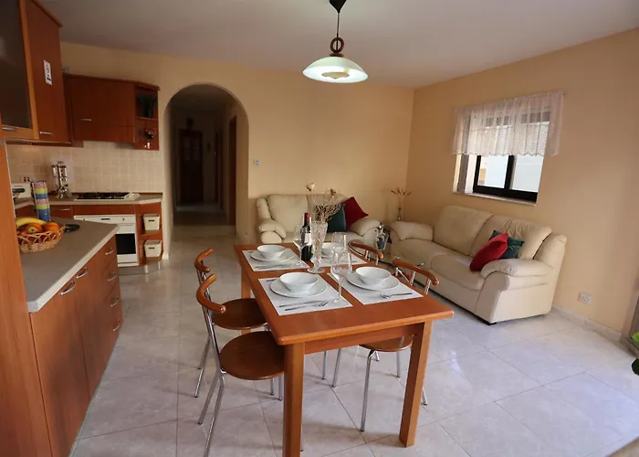 Mayfair Cosy 2Br Apartment
